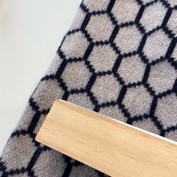 Vince Wool Cashmere Womens V Neck Sweater Large Geometric Honeycomb - Picture 9 of 10